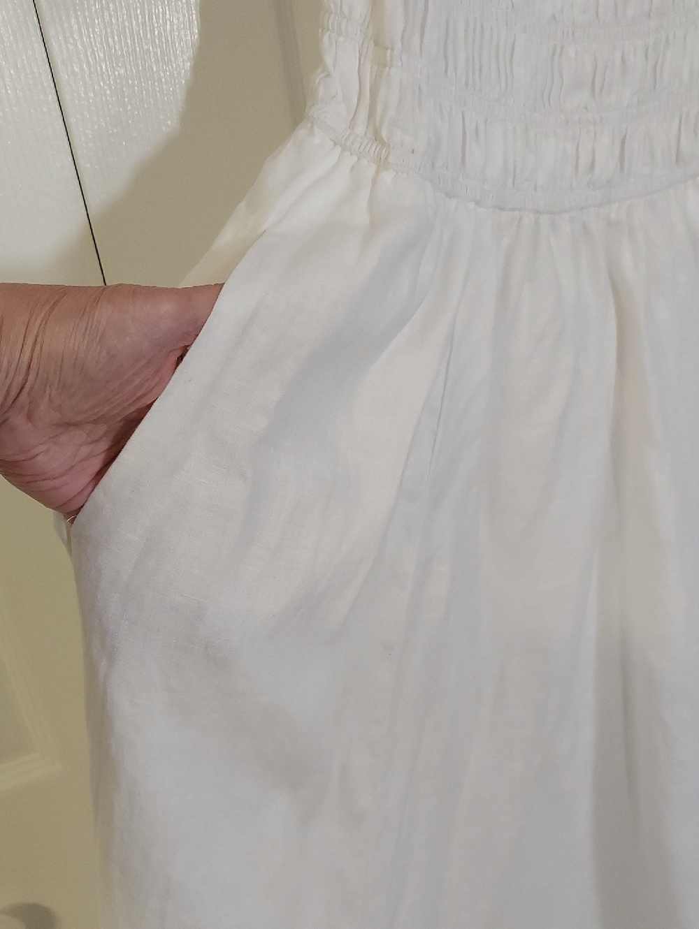 Aritzia Wilfred Midi Dress, NEW! Size M, White Linen, Smocking, Full Skirt - Picture 12 of 17